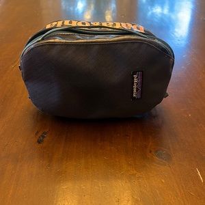 Patagonia Black hole cube